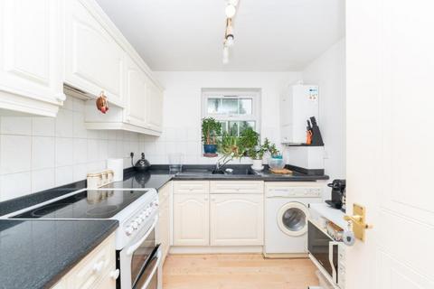 2 bedroom flat for sale, Western Avenue, W5