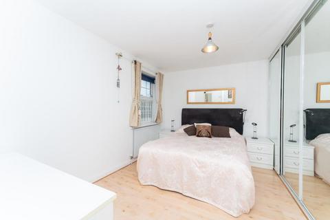 2 bedroom flat for sale, Western Avenue, W5