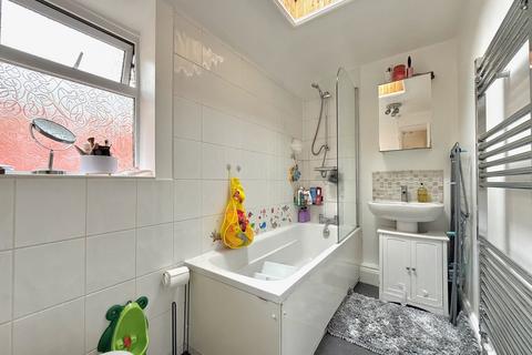 2 bedroom terraced house for sale, Queens Road, Watford, WD17