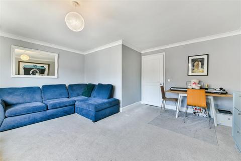 2 bedroom flat for sale, Nairn Court, Wimbledon SW19