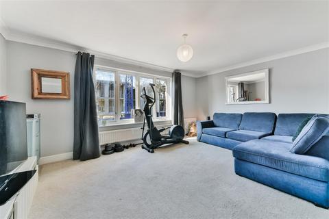 2 bedroom flat for sale, Nairn Court, Wimbledon SW19