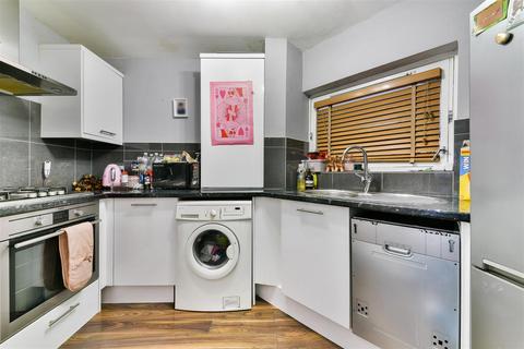 2 bedroom flat for sale, Nairn Court, Wimbledon SW19