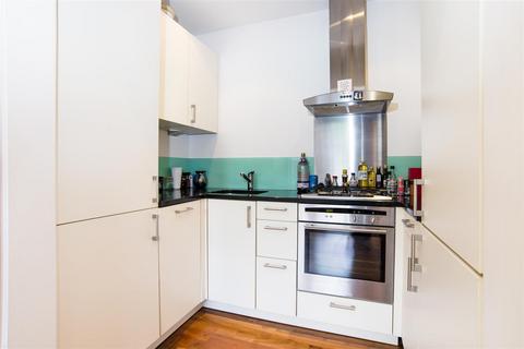 2 bedroom flat to rent, Compayne Gardens, South Hampstead NW6