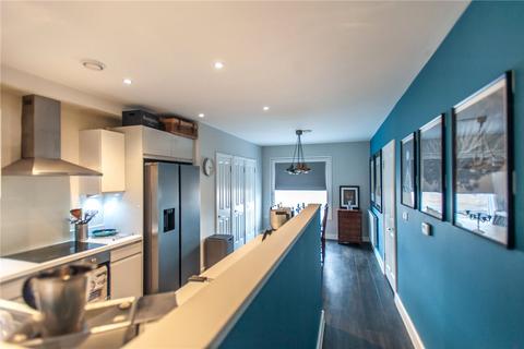 2 bedroom apartment for sale, Peartree Way, London