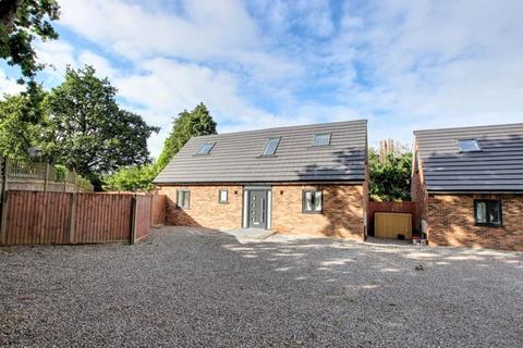 4 bedroom detached house to rent, Hilltop View, Haywards Heath, RH16