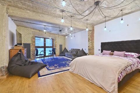 3 bedroom flat to rent, New Crane Place, Wapping, London, E1W.