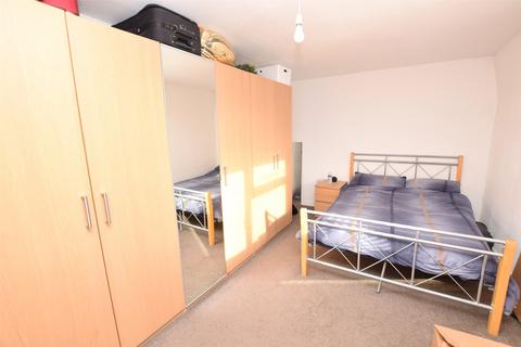 2 bedroom terraced house to rent, Harrow Crescent, ROMFORD RM3