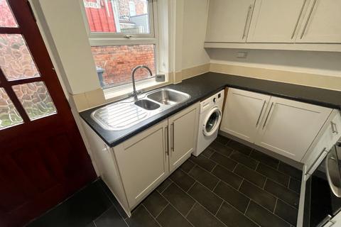 2 bedroom end of terrace house to rent, West Avenue, West Bridgford, Nottingham, Nottinghamshire, NG2