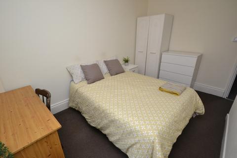 2 bedroom flat to rent, Henry Road, West Bridgford NG2