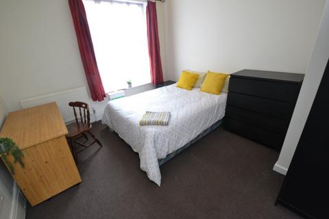 2 bedroom flat to rent, Henry Road, West Bridgford NG2