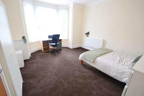 2 bedroom flat to rent, Henry Road, West Bridgford NG2