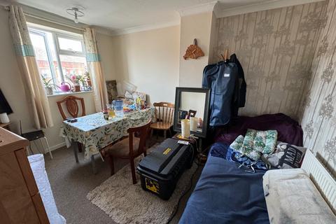 1 bedroom apartment to rent, Frinton Mews, Ilford IG2