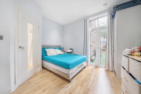 2 bedroom flat for sale, Milkwood Road, SE24