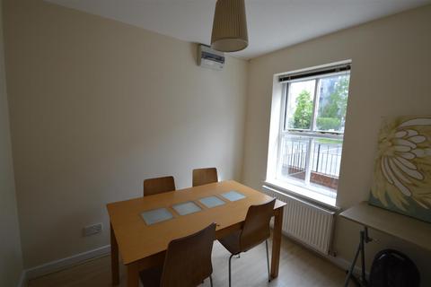 3 bedroom house to rent, Boston Street, Manchester M15