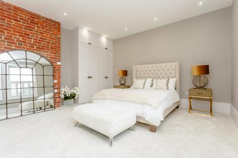 undefined, St. Georges Avenue, Weybridge, Surrey, KT13