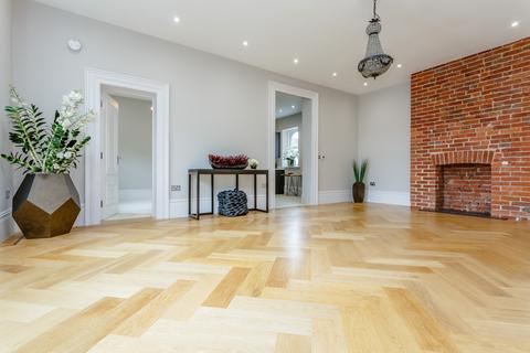 2 bedroom apartment for sale, St. Georges Avenue, Weybridge, KT13