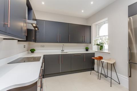 2 bedroom apartment for sale, St. Georges Avenue, Weybridge, KT13