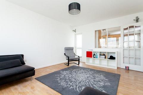 3 bedroom flat to rent, Michael Cliffe House, Skinner Street, Angel