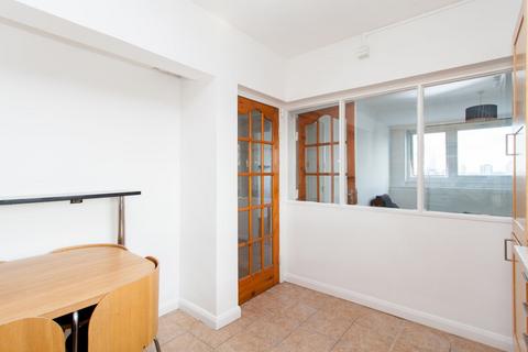 3 bedroom flat to rent, Michael Cliffe House, Skinner Street, Angel