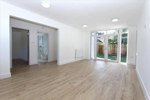 3 bedroom detached bungalow to rent, Sewardstone Road, London, E4