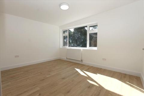 3 bedroom detached bungalow to rent, Sewardstone Road, London, E4