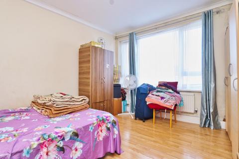 2 bedroom maisonette for sale, High Road, Chadwell Heath, RM6