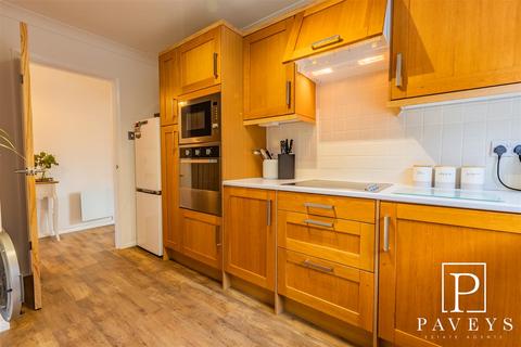 2 bedroom flat for sale, Dulwich Road, Holland-On-Sea