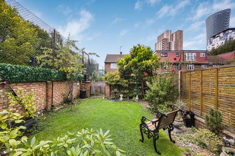 3 bedroom end of terrace house for sale, Castalia Square, London E14