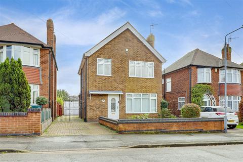 3 bedroom detached house for sale, Lynton Gardens, Arnold NG5