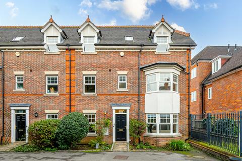 4 bedroom end of terrace house to rent, 88 Worple Road, London SW19