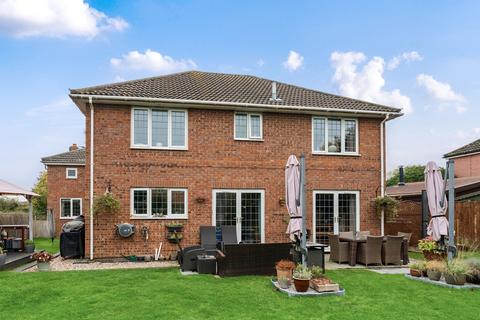 5 bedroom detached house for sale, Dorchester Close, Aylesbury HP22