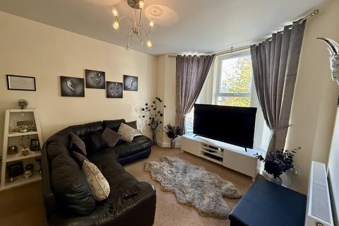 2 bedroom flat to rent, Moat Croft Road, Eastbourne BN21