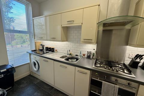 2 bedroom flat to rent, Moat Croft Road, Eastbourne BN21