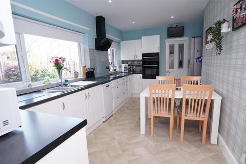 3 bedroom townhouse for sale, The Bank, Bradford