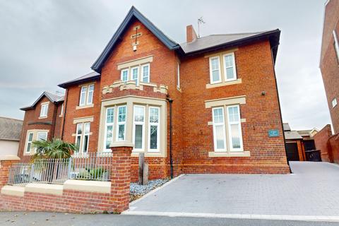 5 bedroom semi-detached house for sale, Beach Road, South Shields