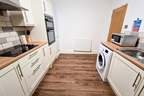 3 bedroom terraced house to rent, Old Durham Road, Gateshead NE8