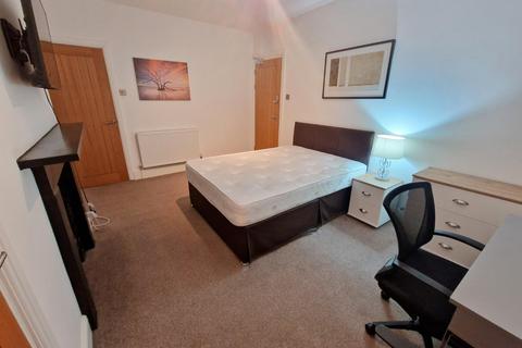 3 bedroom terraced house to rent, Old Durham Road, Gateshead NE8