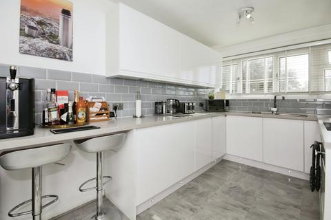 1 bedroom flat for sale, Chetwode Road, Tadworth KT20