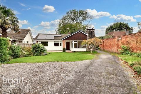 3 bedroom detached bungalow to rent, Lodway Gardens, Bristol