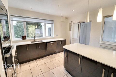 3 bedroom detached bungalow to rent, Lodway Gardens, Bristol