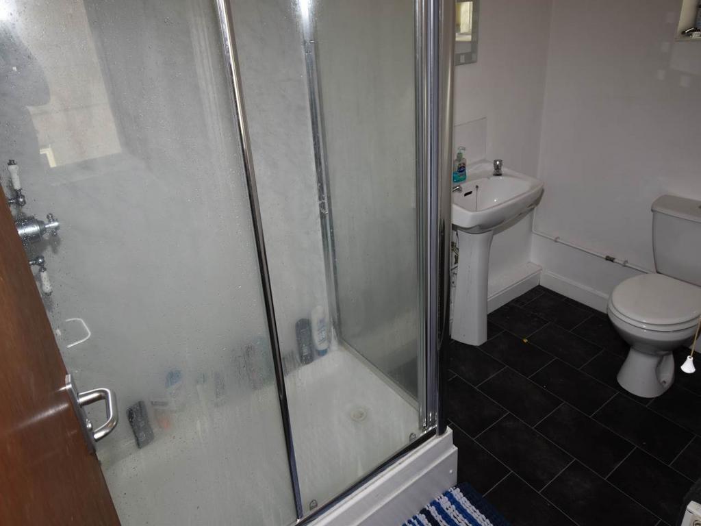 Shower room 1