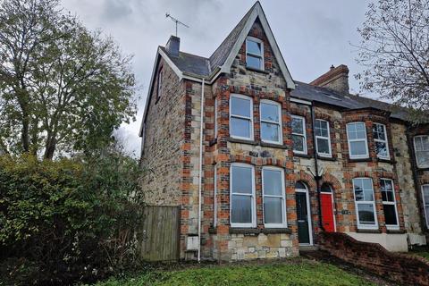 4 bedroom end of terrace house to rent, Station Road, Truro