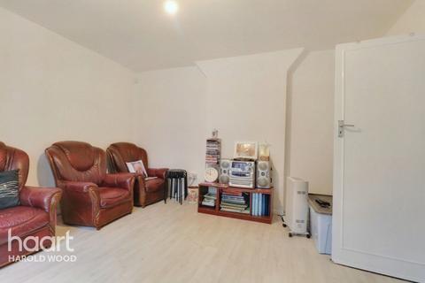 3 bedroom terraced house for sale, Sheffield Drive, Romford