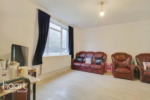 3 bedroom terraced house for sale, Sheffield Drive, Romford