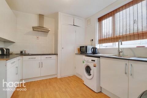 3 bedroom terraced house for sale, Sheffield Drive, Romford