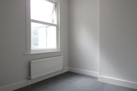 2 bedroom apartment to rent, Waddon Park Avenue, Croydon, Surrey, CR0