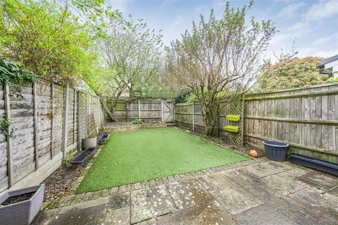 6 Bonser Road, Twickenham, TW1 4RG