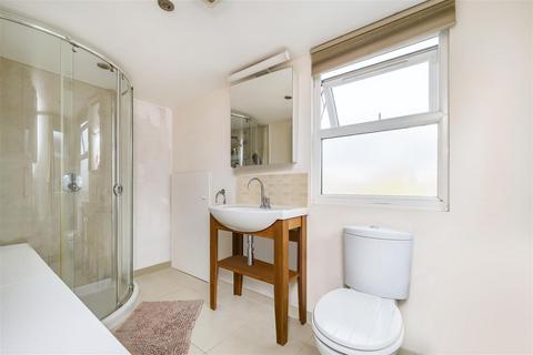 6 Bonser Road, Twickenham, TW1 4RG