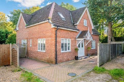 3 bedroom detached house for sale, Langlands Rise, Epsom