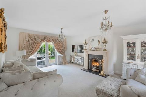 3 bedroom detached house for sale, Langlands Rise, Epsom